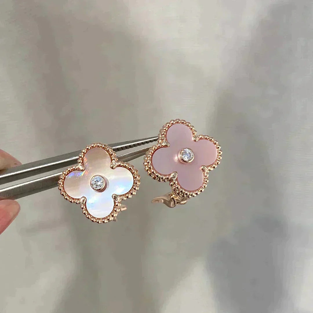 [CharmAries]クローバー ミディアム 1モチーフ ピンク モップ ダイヤモンド イヤリング