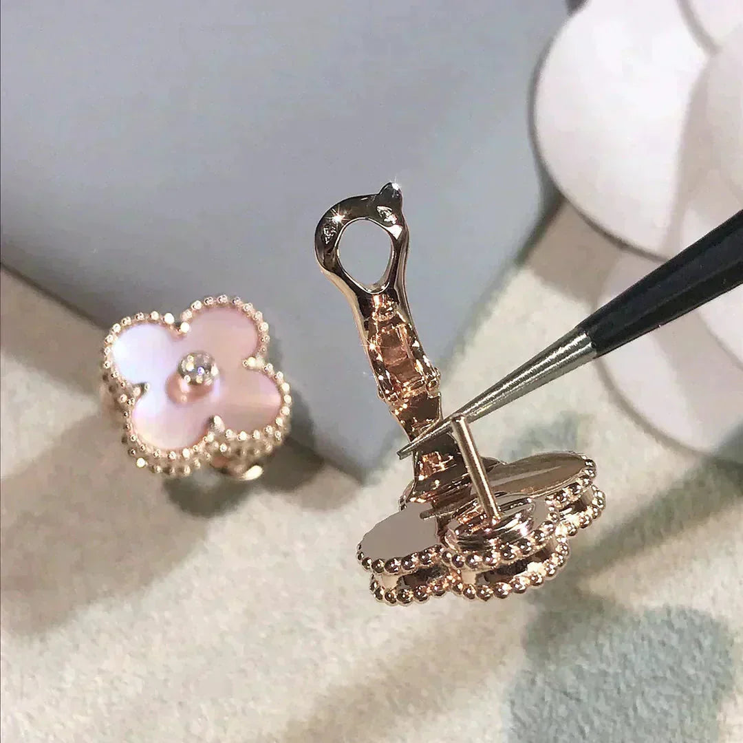 [CharmAries]クローバー ミディアム 1モチーフ ピンク モップ ダイヤモンド イヤリング